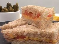 Сэндвич с сыром и помидорами